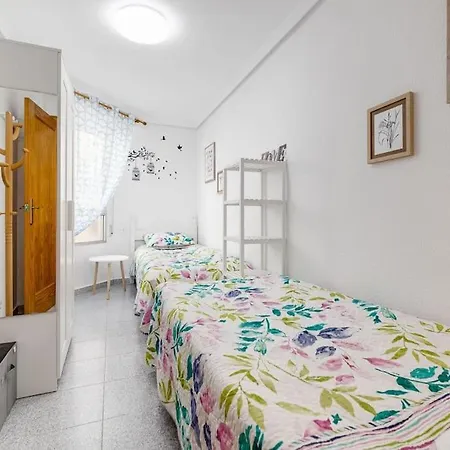 Modern And 2bd With Terrace & Wifi Apartment *