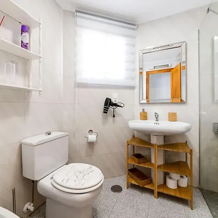 Апартаменты Modern And 2bd With Terrace & Wifi Торевьиа
