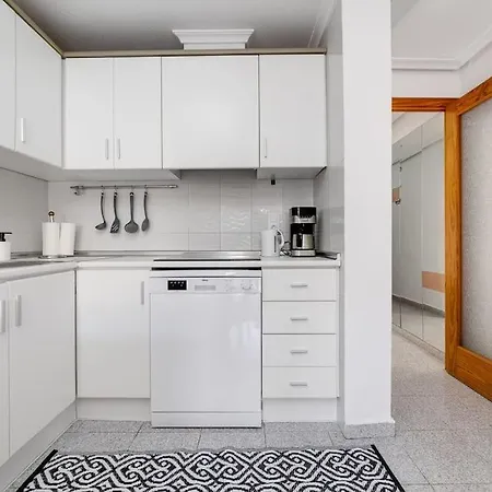 Modern And 2bd With Terrace & Wifi Apartment *