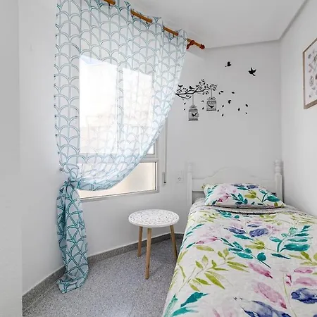 Апартаменты Modern And 2bd With Terrace & Wifi Торевьиа